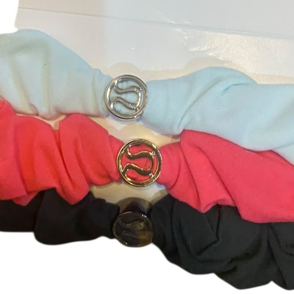 NWT Lululemon uplifting scrunchies logo charm 3pk MULTI - Picture 2 of 3